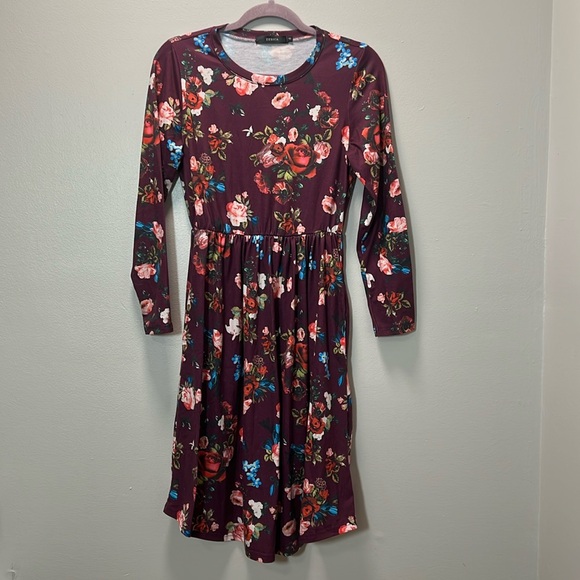 Zesica Dresses & Skirts - Comfy Fit Floral Long Sleeve Dress